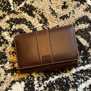 COACH Brown Leather Women’s Trifold Wallet with Snap Closure-Very Good Condition